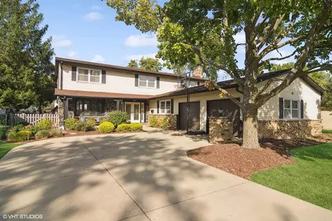 68 W Cunningham Dr, Palatine, IL 60067
