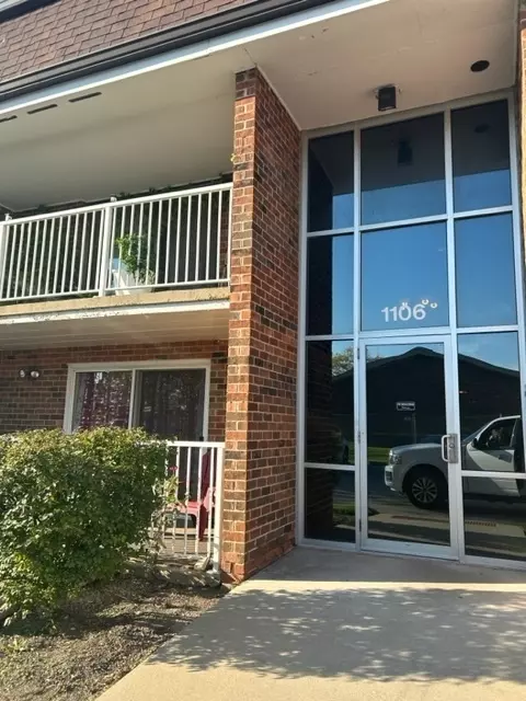 1106 Westover Ln #1B, Schaumburg, IL 60193