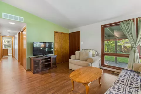 6 Meadow Ct, Champaign, IL 61821 photo 5