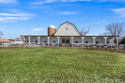 2480 Barreville Rd, Prairie Grove, IL 60050