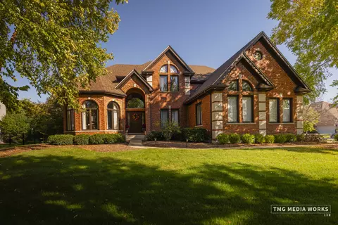 2803 Champion Rd, Naperville, IL 60564