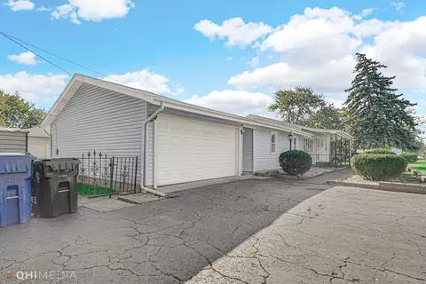 8121 S 78th Ave, Bridgeview, IL 60455 photo 2