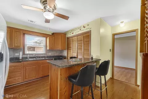 8121 S 78th Ave, Bridgeview, IL 60455 photo 13