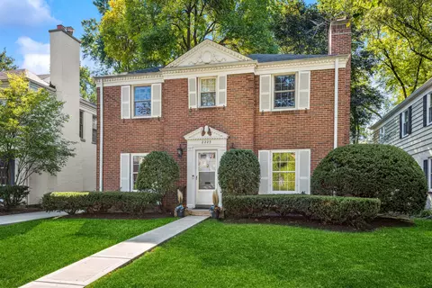 2225 Kenilworth Ave, Wilmette, IL 60091