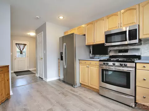 2513 S Scheid Ln, Mchenry, IL 60051 photo 9