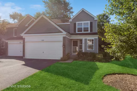 727 Silk Oak Ln, Crystal Lake, IL 60014