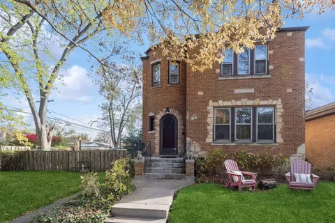 8341 Kenneth Ave, Skokie, IL 60076