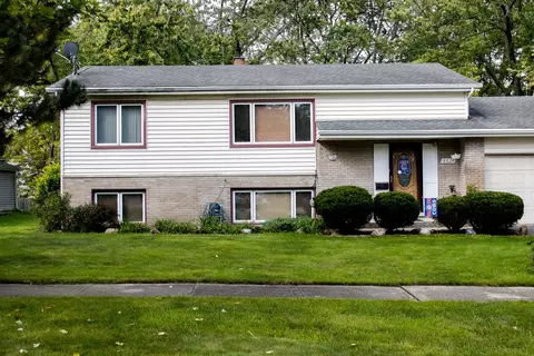 8824 S 84th Ave, Hickory Hills, IL 60457