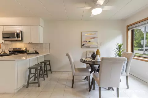 616 E 5th Ave #101, Naperville, IL 60563 photo 5
