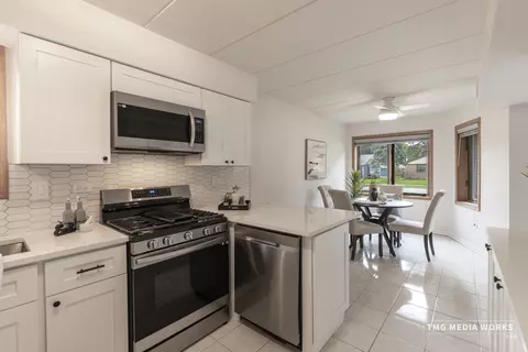 616 E 5th Ave #101, Naperville, IL 60563 photo 8
