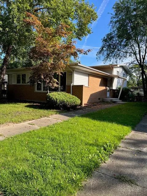 844 W Westwood Dr, Glenwood, IL 60425