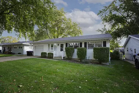 1313 Rutledge Rd, Bloomington, IL 61704