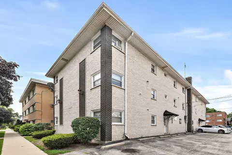33 Rockford Ave #2W, Forest Park, IL 60130