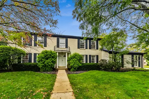 2444 Vicki Ln, Northbrook, IL 60062