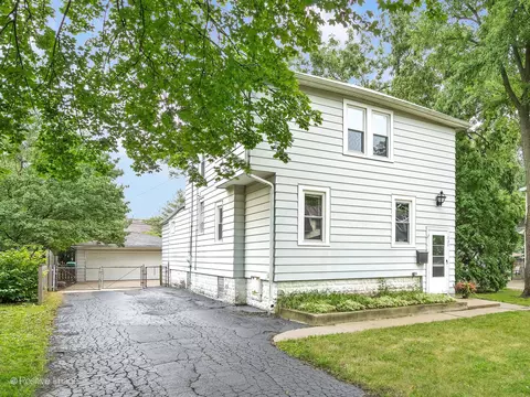 131 N Adams St, Westmont, IL 60559