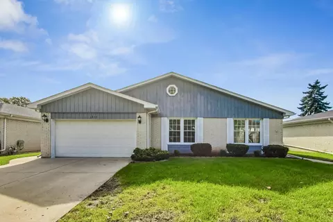1817 W Pheasant Trl, Mount Prospect, IL 60056