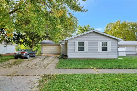 210 E Ottawa Rd, Paxton, IL 60957