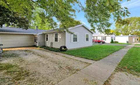 210 E Ottawa Rd, Paxton, IL 60957 photo 2