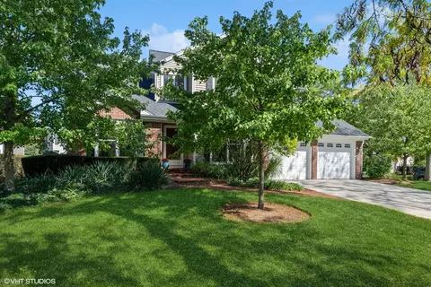 1040 Dearborn Ln, Vernon Hills, IL 60061