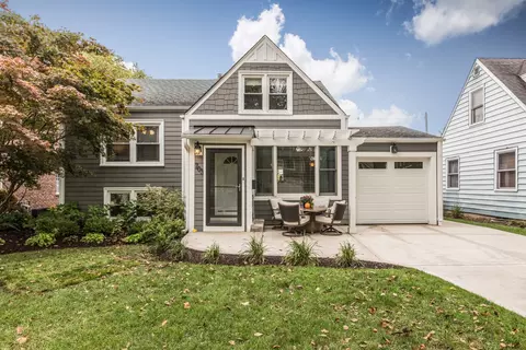 703 S Swain Ave, Elmhurst, IL 60126