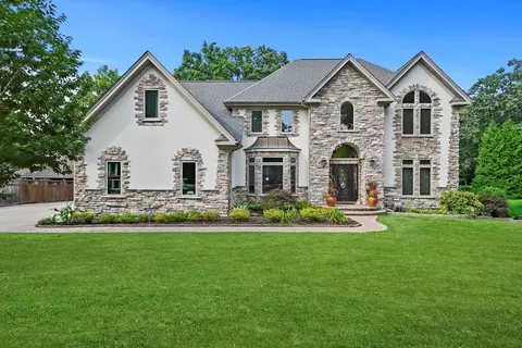 4650 Teonia Woods Dr, Rolling Meadows, IL 60008