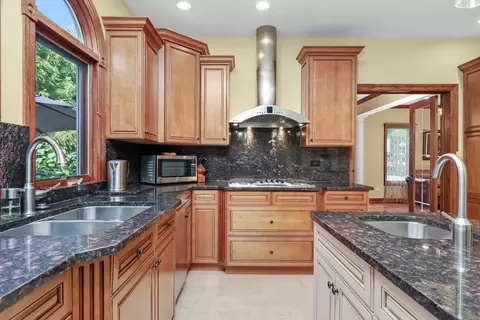 4650 Teonia Woods Dr, Rolling Meadows, IL 60008 photo 7