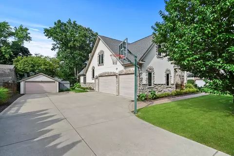 4650 Teonia Woods Dr, Rolling Meadows, IL 60008 photo 2