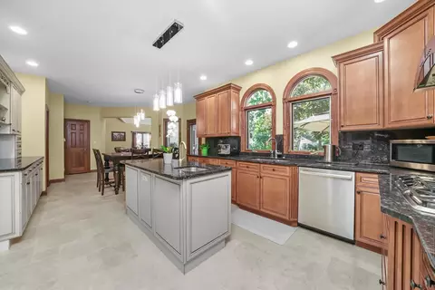 4650 Teonia Woods Dr, Rolling Meadows, IL 60008 photo 12