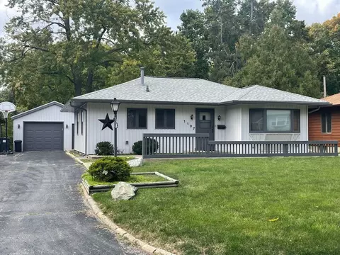 1107 Grant Pl, Urbana, IL 61801