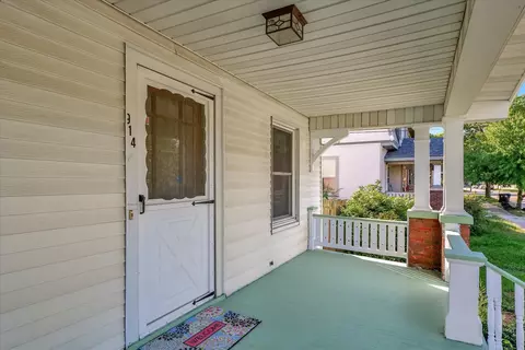 914 S Madison St, Bloomington, IL 61701 photo 4