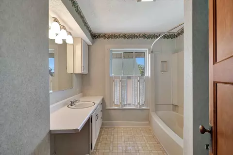 914 S Madison St, Bloomington, IL 61701 photo 20