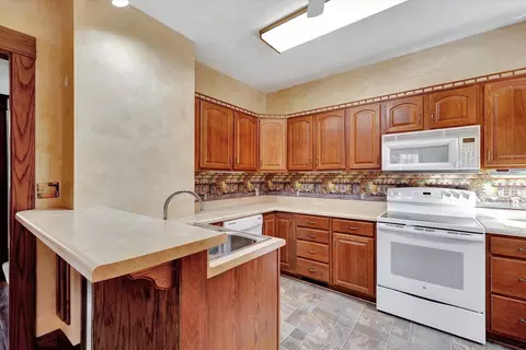 914 S Madison St, Bloomington, IL 61701 photo 16