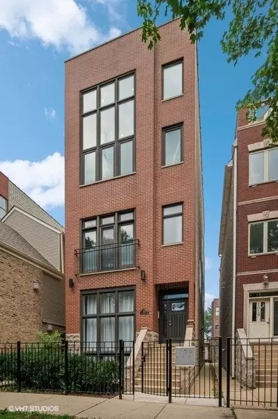 1021 N Winchester Ave #3, Chicago, IL 60622