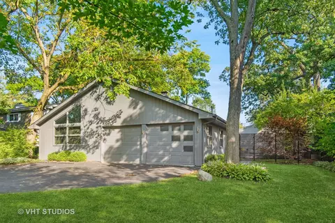 950 Pleasant Ln, Glenview, IL 60025