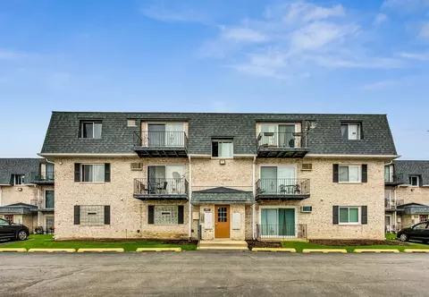 1307 N Baldwin Ct #1A, Palatine, IL 60074