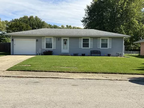 20 Holly Dr, Clinton, IL 61727