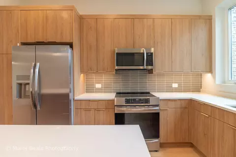 6319 S Champlain Ave, Chicago, IL 60637 photo 2