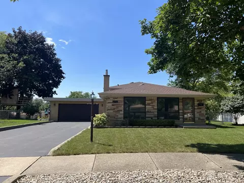 8707 Oakhill Ct, Hickory Hills, IL 60457