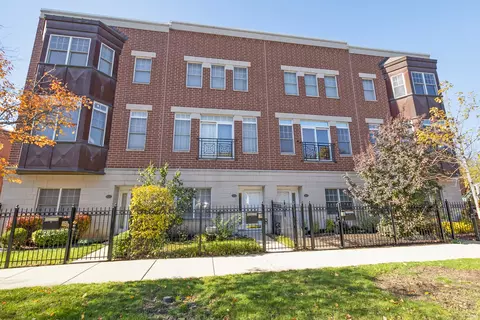 4602 S Woodlawn Ave, Chicago, IL 60653