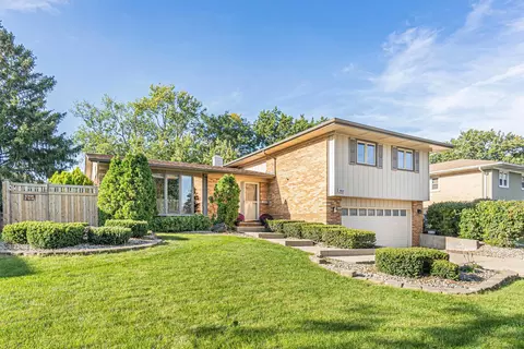 15232 Oak Rd, Oak Forest, IL 60452