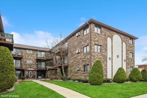 3605 N Narragansett Ave #305, Chicago, IL 60634