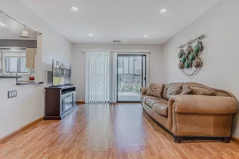 1033 Harbour Ct #1B, Wheeling, IL 60090 photo 13