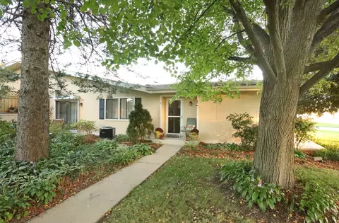 4716 W Oakwood Dr #3, Mchenry, IL 60050