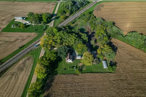 9282 E Hemstock Rd, Rochelle, IL 61068