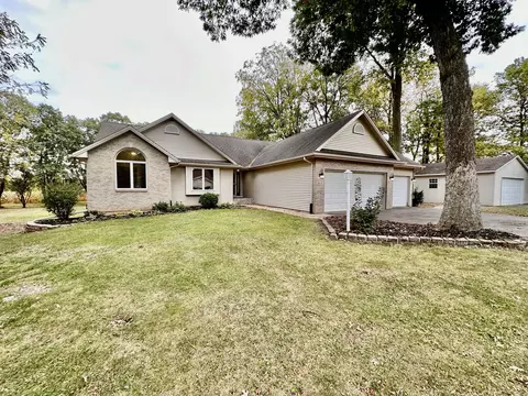 8112 Living Woods Dr, Rockford, IL 61109