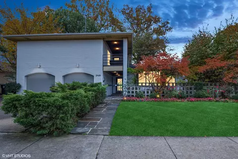 3949 Greenwood St, Skokie, IL 60076