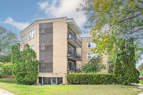 4735 Grove St #301, Skokie, IL 60076