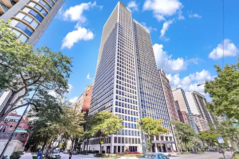 1100 N Lake Shore Dr #8B, Chicago, IL 60611