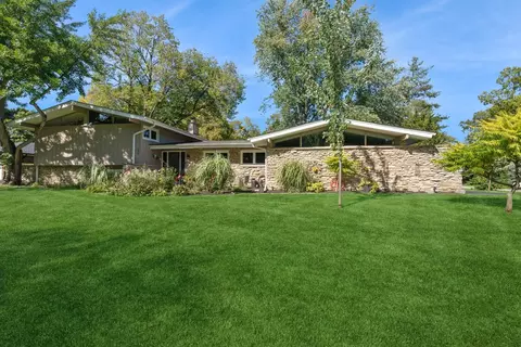 330 E Forest Ln, Palatine, IL 60067