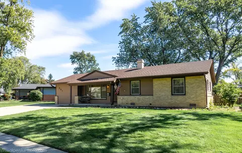 501 Verde Ln, Elk Grove Village, IL 60007